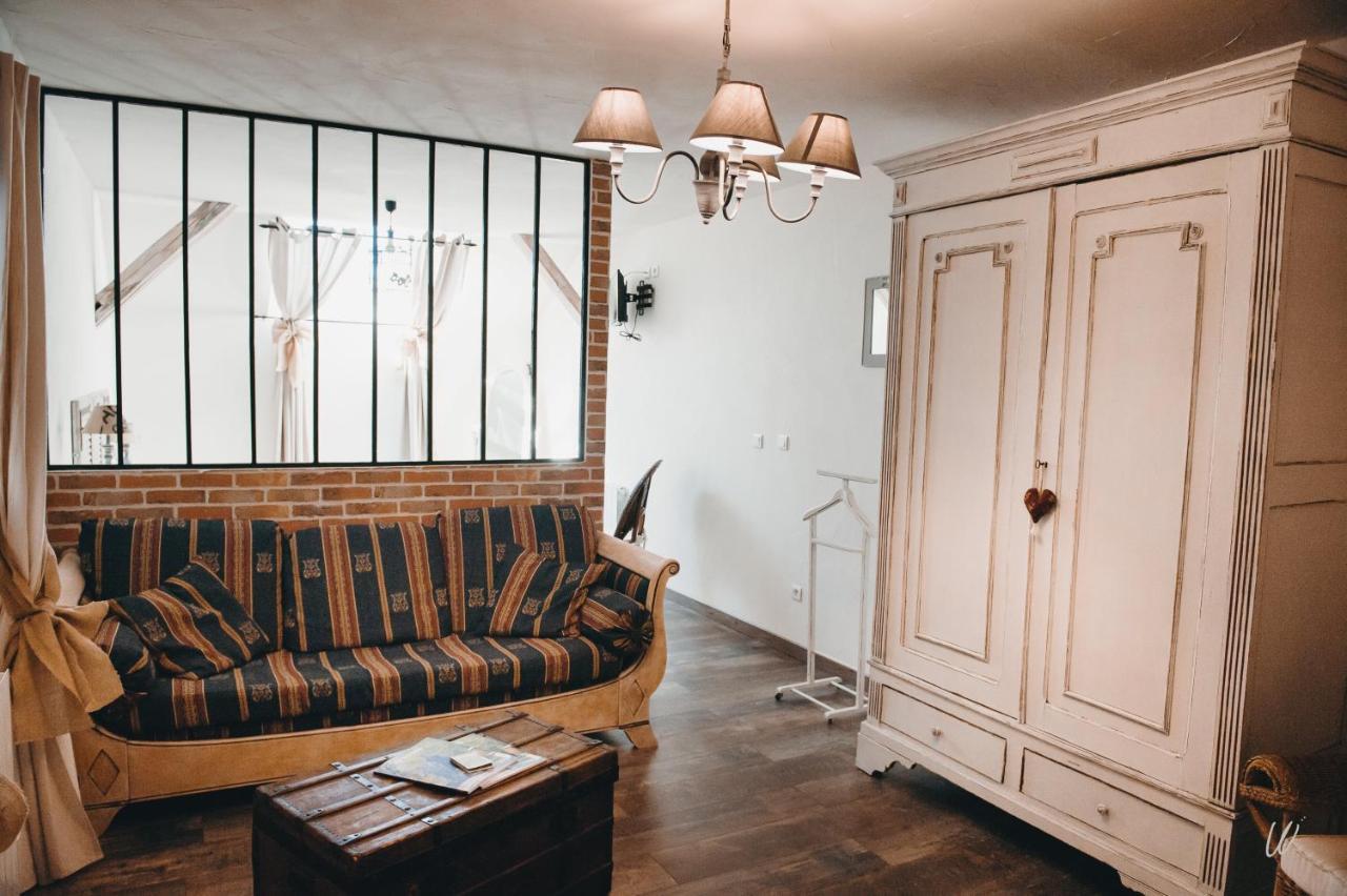 Au Charme D'Antan Bed and Breakfast Féron Buitenkant foto