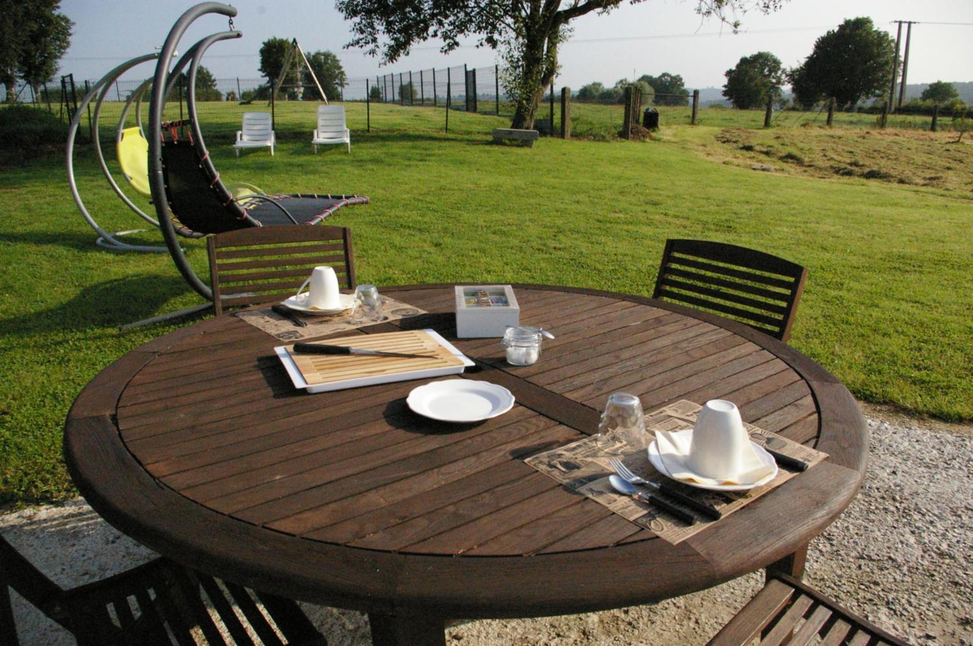 Au Charme D'Antan Bed and Breakfast Féron Buitenkant foto